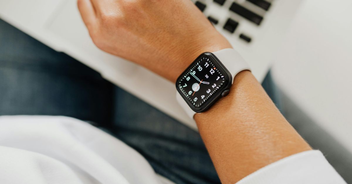 circadian-afternoon-dip-stressfreelongevity Checking watch in the afternoon at work