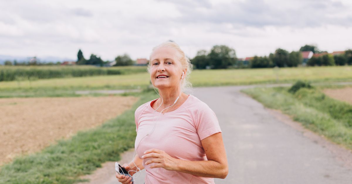 vo2-max-aerobic-exercise-stressfreelongevity Woman running outdoors — aerobic exercise builds VO2 max